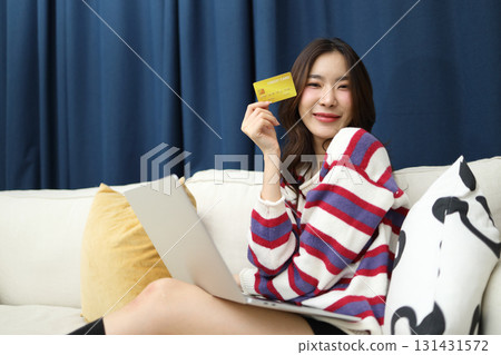 Shopping Online 131431572