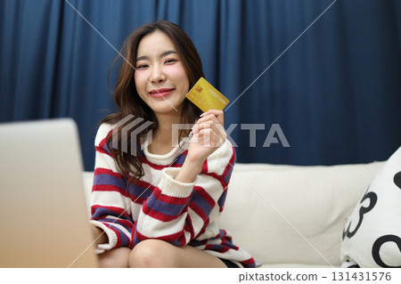 Shopping Online Shopping Online 131431576