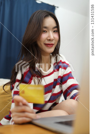 Shopping Online 131431586