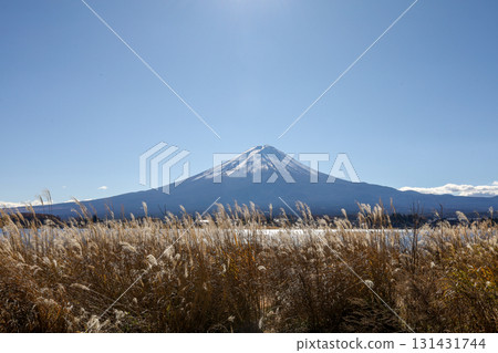 View of landscape fuji mountain in winter at Lake Kawaguchi 131431744