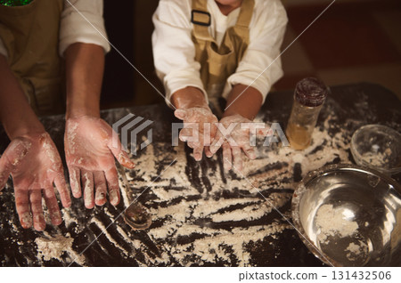 Family Baking Fun: Floury Hands of Kids and Adults in a Cozy Kitchen 131432506