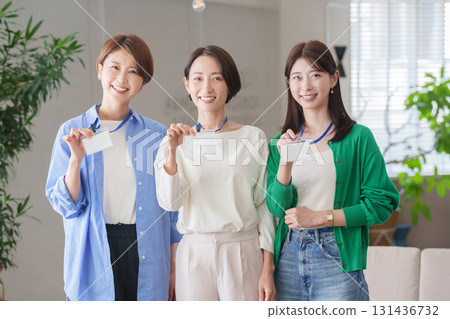 在辦公室工作的女性（姓名持有人） 131436732