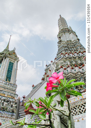 The Great Pagoda of Wat Arun (Bangkok) 131436984