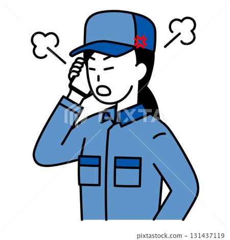 一名身穿工作服的女子在用智慧型手機通話時生氣 一名身穿工作服的女子在用智慧型手機通話時生氣 131437119