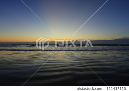 A sea stained in a morning glow A sea stained in a morning glow 131437150