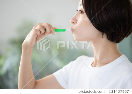 中間女性牙刷 131437997