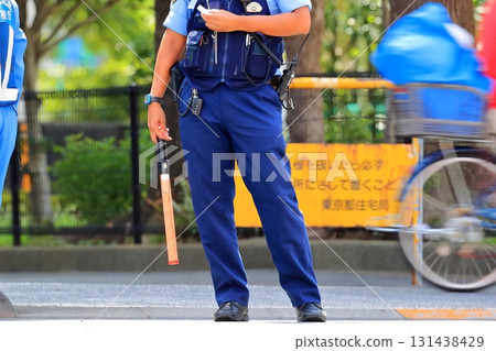 police officer directing traffic police officer directing traffic 131438429