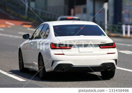 白色轎車 131438496