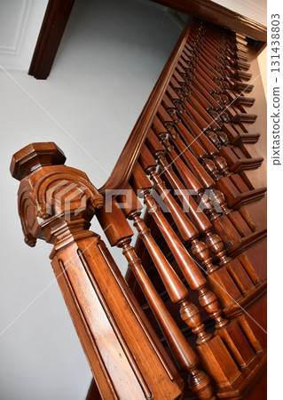 古西式建築裡的古董燈 131438803