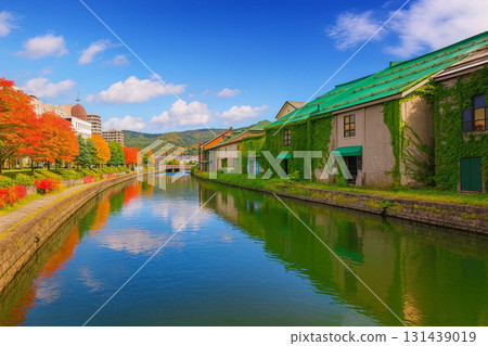 Warehouse district Otaru canal autumn leaves 131439019