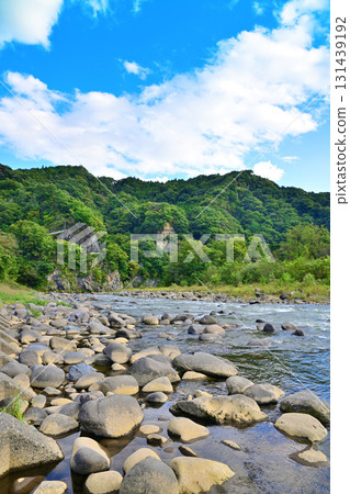 The calm flow of the Tone River in autumn - a view of the area around Tanashita Fudo 131439192