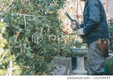 修剪 園丁 男人 131439547