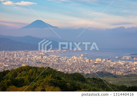 從靜岡縣看到的日落富士山 131440416