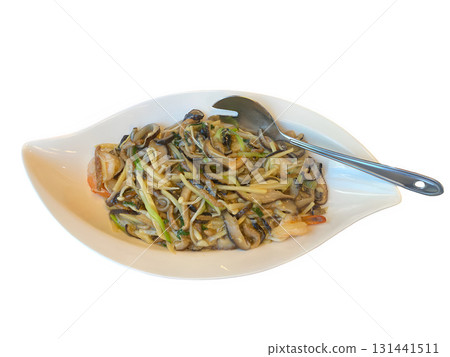 Delicious Chinese style stir fry with seafood and fresh vegetables in a savory sauce 131441511