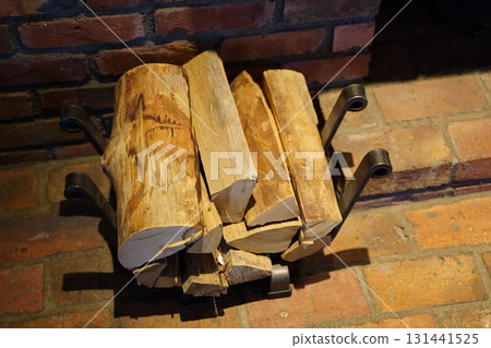 壁爐和木柴 131441525