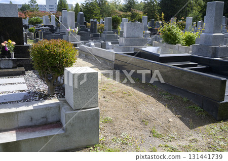 關閉墳墓的圖片 131441739