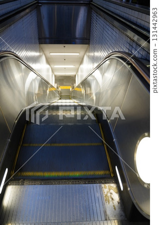 Escalator Escalator 131442963