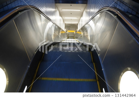 Escalator Escalator 131442964