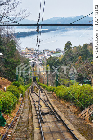 從天橋立纜車上眺望的天橋立傘松公園(京都府宮津市) 從天橋立纜車上眺望的天橋立傘松公園(京都府宮津市) 131443102