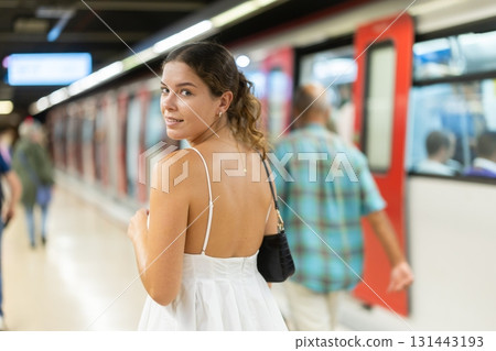 Young girl getting into metro wagon 131443193