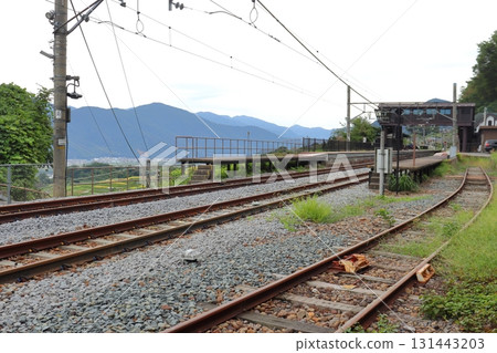 從折返線終點看到的娘舍站（JR篠之井線） 131443203