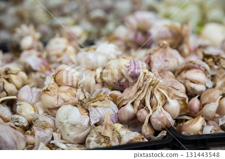 Garlic in basket on counter in market close up 131443548