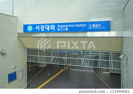 韓國首爾地鐵西江大學站入口 韓國首爾地鐵西江大學站入口 131444061