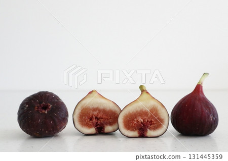 Cutted fig 131445359