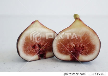 cut figs 131445360