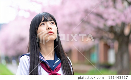 日本女子擦去眼淚 日本女子擦去眼淚 131445517