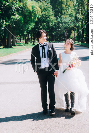Wedding photos in the midst of lush greenery 131445819