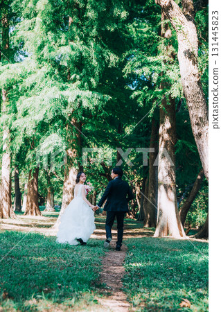 Wedding photos in the midst of lush greenery 131445823