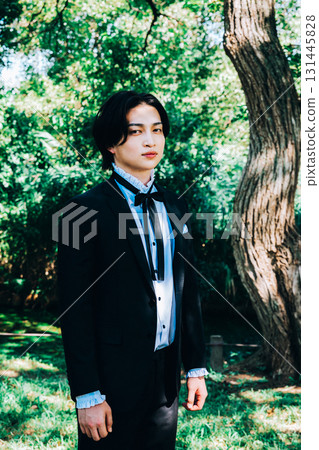 Wedding photos in the midst of lush greenery 131445828