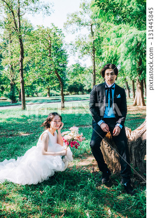 Wedding photos in the midst of lush greenery Wedding photos in the midst of lush greenery 131445845