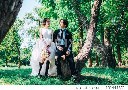 Wedding photos in the midst of lush greenery 131445851