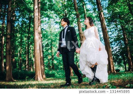 Wedding photos in the midst of lush greenery 131445895