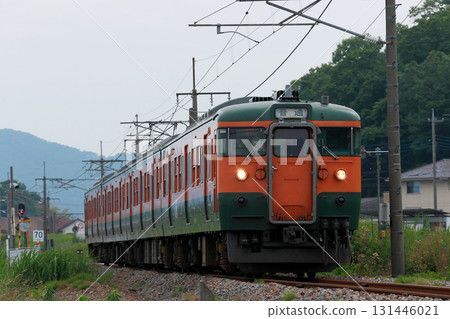 現已停駛的115系地方列車在兩毛線上平穩運行 131446021