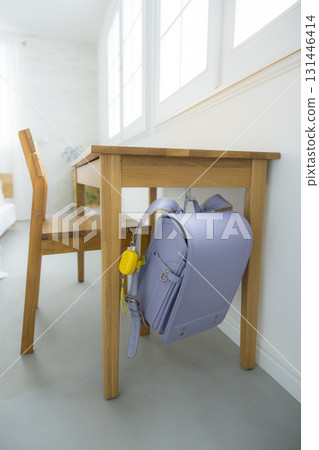 放在孩子房間的書包 131446414