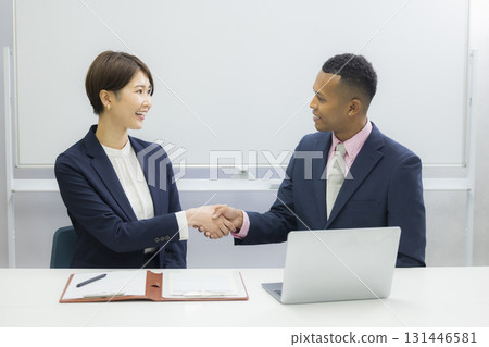 Business people meeting 131446581