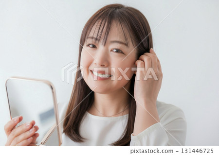 美麗的女人與鏡子 131446725