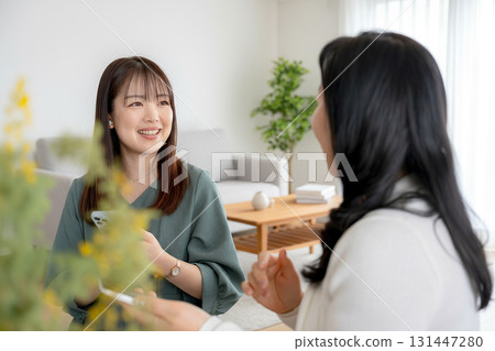 談話的女人 談話的女人 131447280