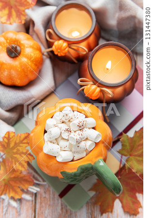Autumn hot chocolate with marshmallows and fall decoration 131447380