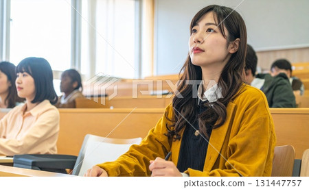 參加研討會的一位女士的簡介 參加研討會的一位女士的簡介 131447757