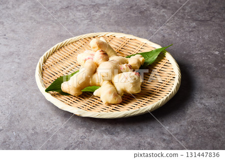 Fresh ginger stands out against the stone base 131447836