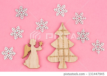 Wooden angel and fir tree 131447945