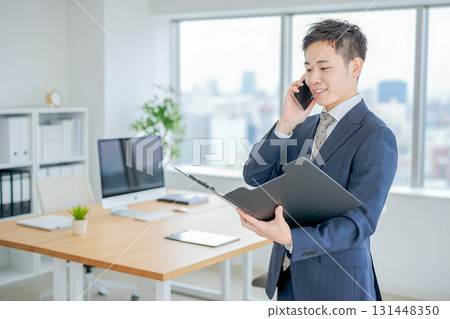 微笑的商人 微笑的商人 131448350