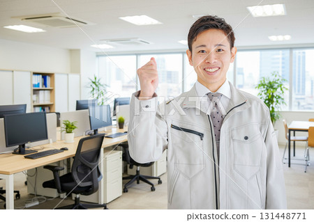 Worker to pose a gut Worker to pose a gut 131448771