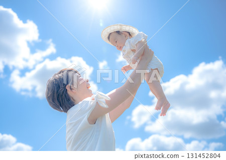 Sun, blue sky and parent and child Sun, blue sky and parent and child 131452804