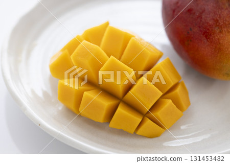 Ripe domestic mangoes 131453482