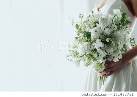 有婚禮花束的新娘 131453751